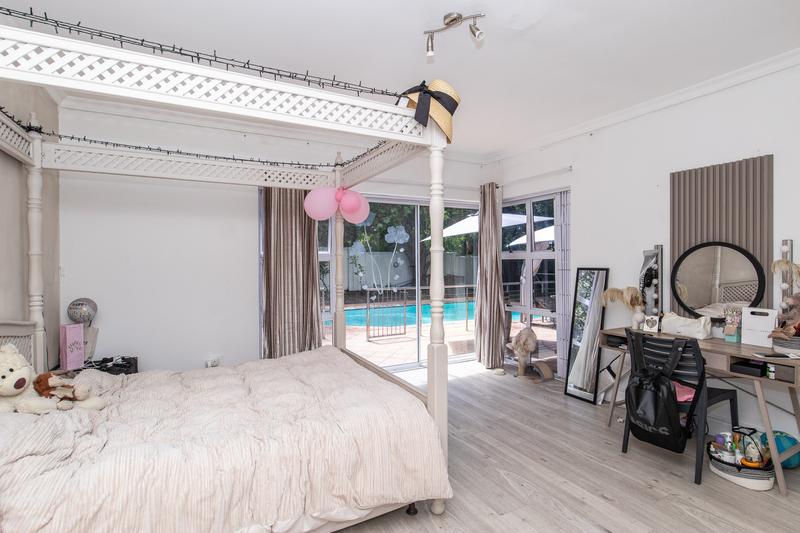 4 Bedroom Property for Sale in Constantia Western Cape